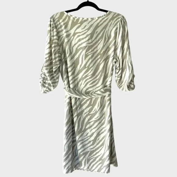 GAP | NWOT | ZEBRA PRINT GRAY & WHITE TAB SLEEVE DRESS | SIZE: MEDIUM - Picture 7 of 9